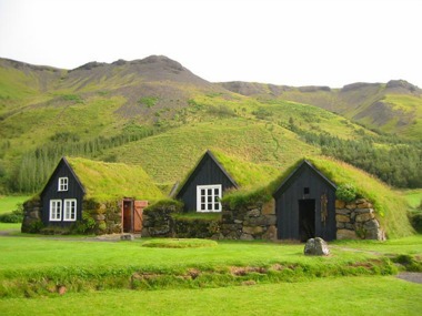 Traditional-Icelandic-House-Beautiful-Green-Building