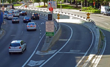 Cross_City_Tunnel_entrance,_Harbour_Street,_Sydney,_New_South_Wales_(2010-10-16)_01