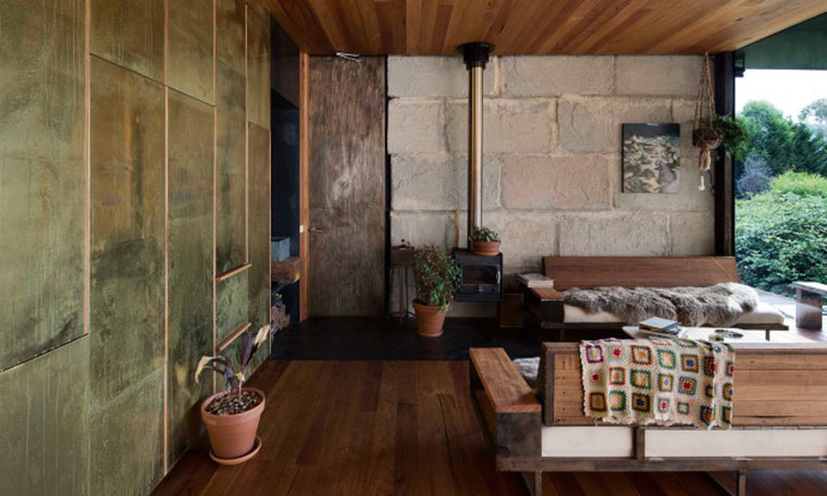 Textures of brass, concrete and wood intermingle in the houseโs open plan layout. Photo by Ben Hosking.