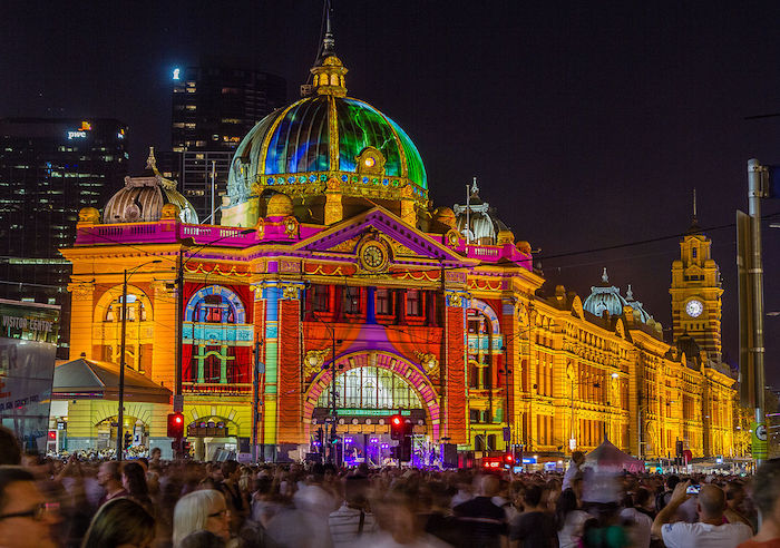 Flinders st station night people
