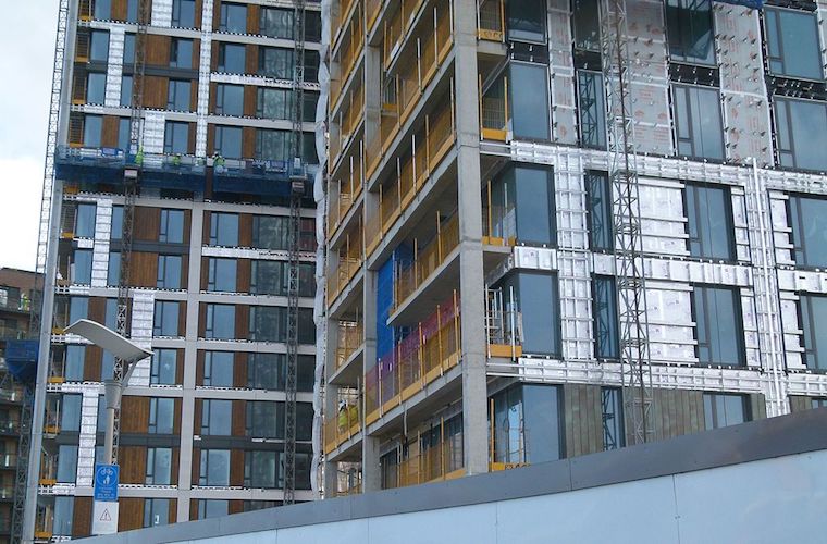 Cladding facade strata