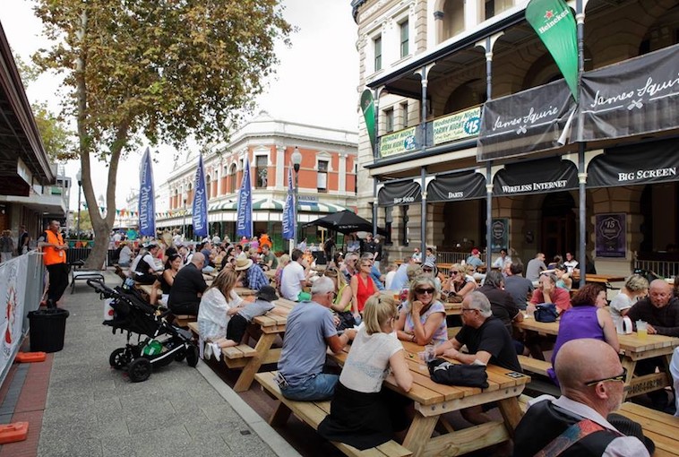 Fremantle street crowd