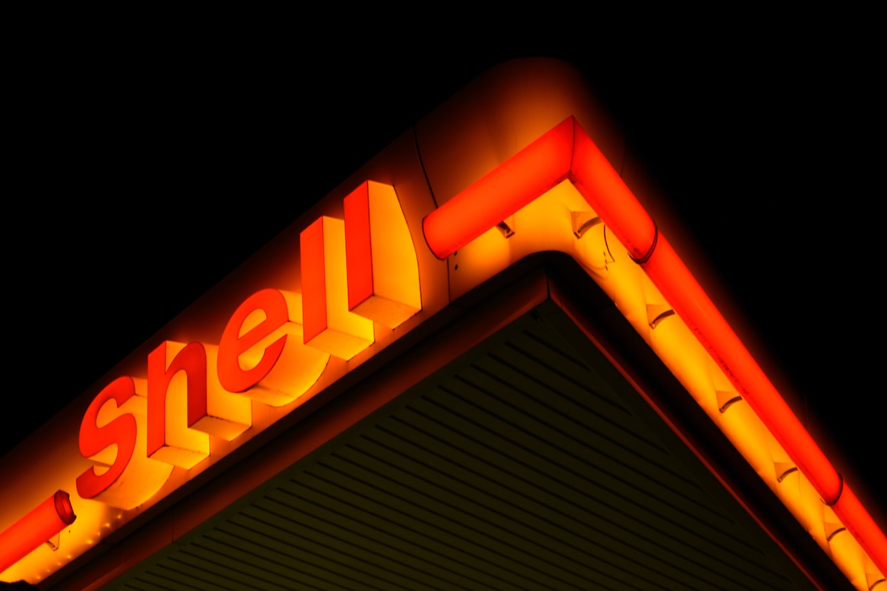 Shell oil sign