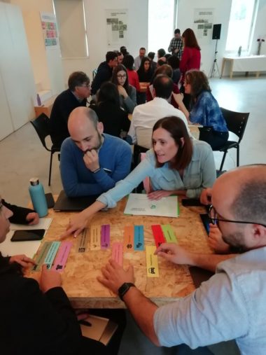 Photo of A workshop in Guimarães introducing citizens to the ecological footprint calculator.