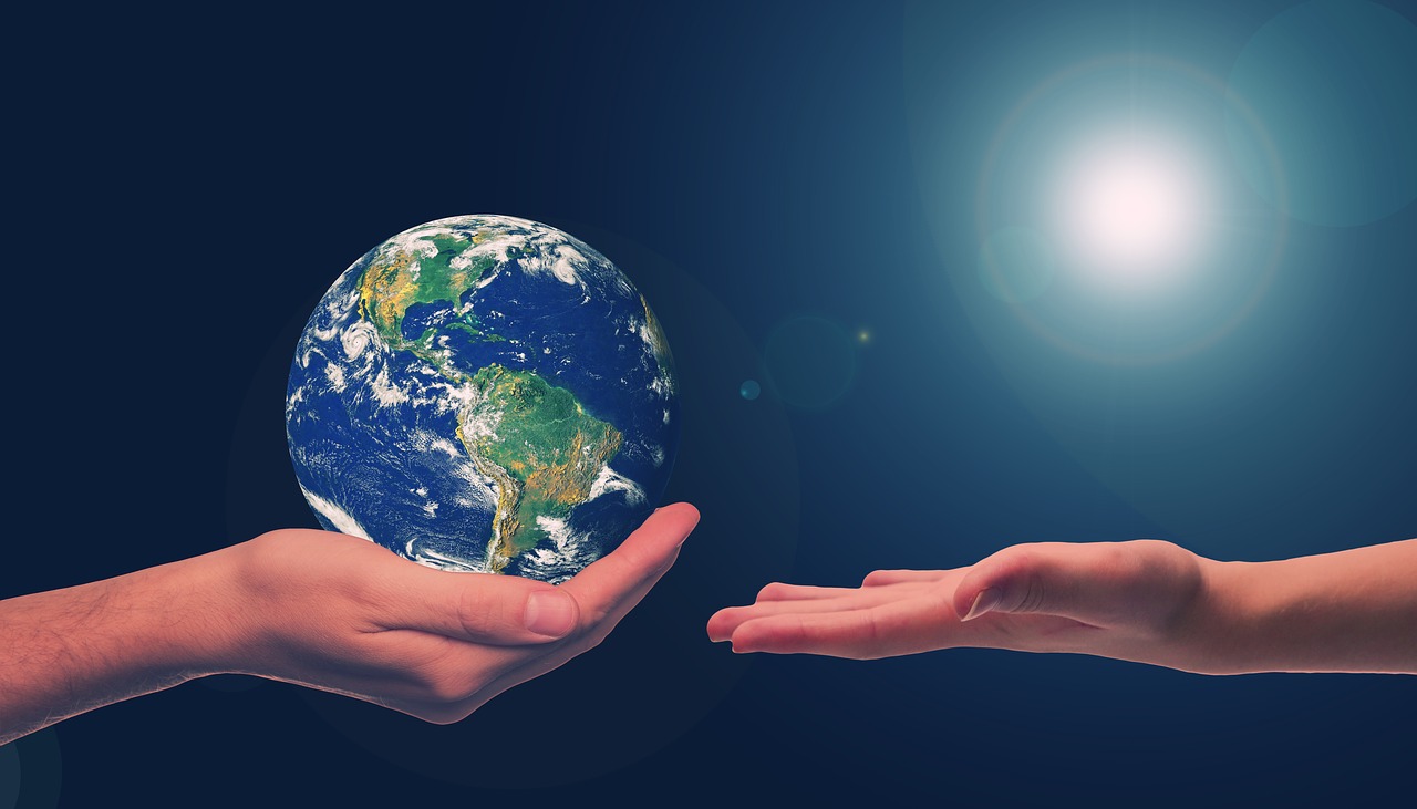 hand holding earth