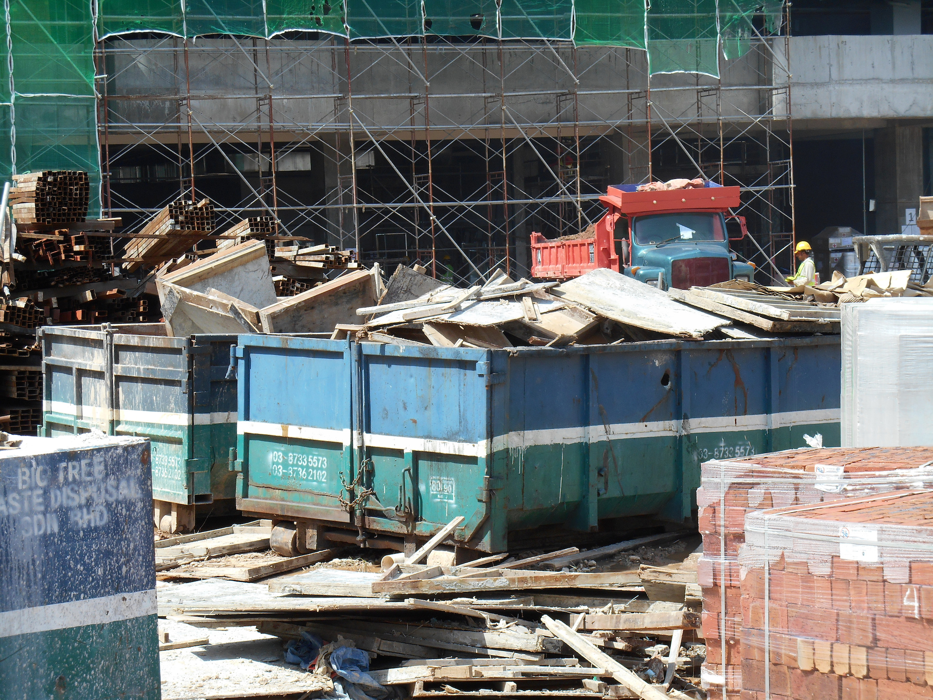 waste disposal bin used to collect rubbish and unused material at the construction site.