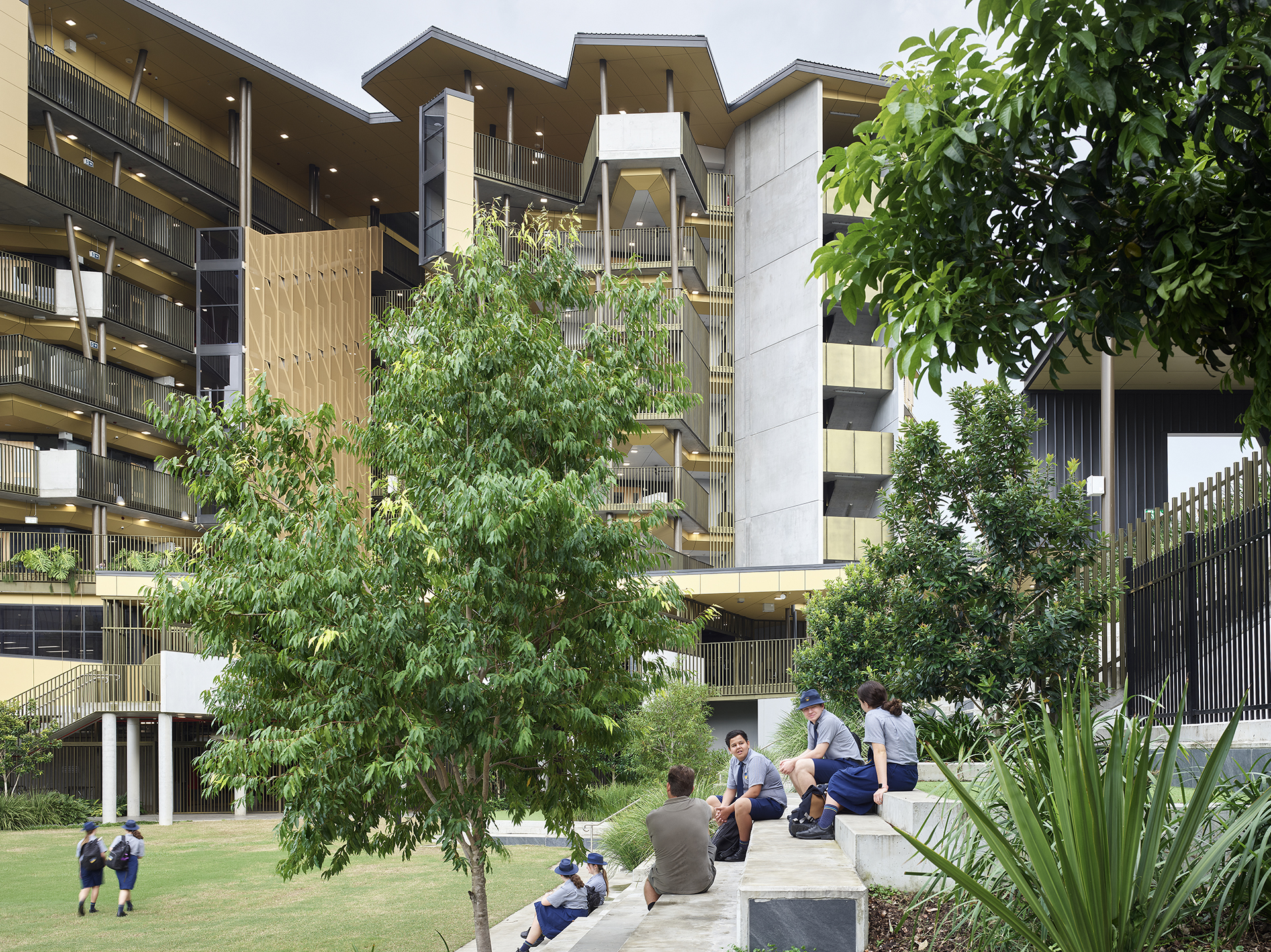 Fortitude Valley State Secondary College / Scott Burrows